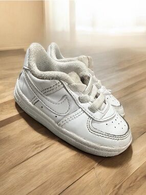 Nike infant White Leather Sneaker - Classic Low Top